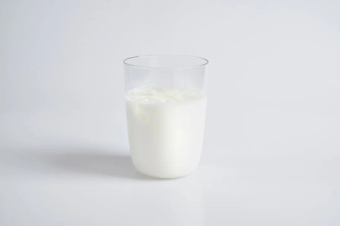 Verre de lait, origine naturelle de la caséine
