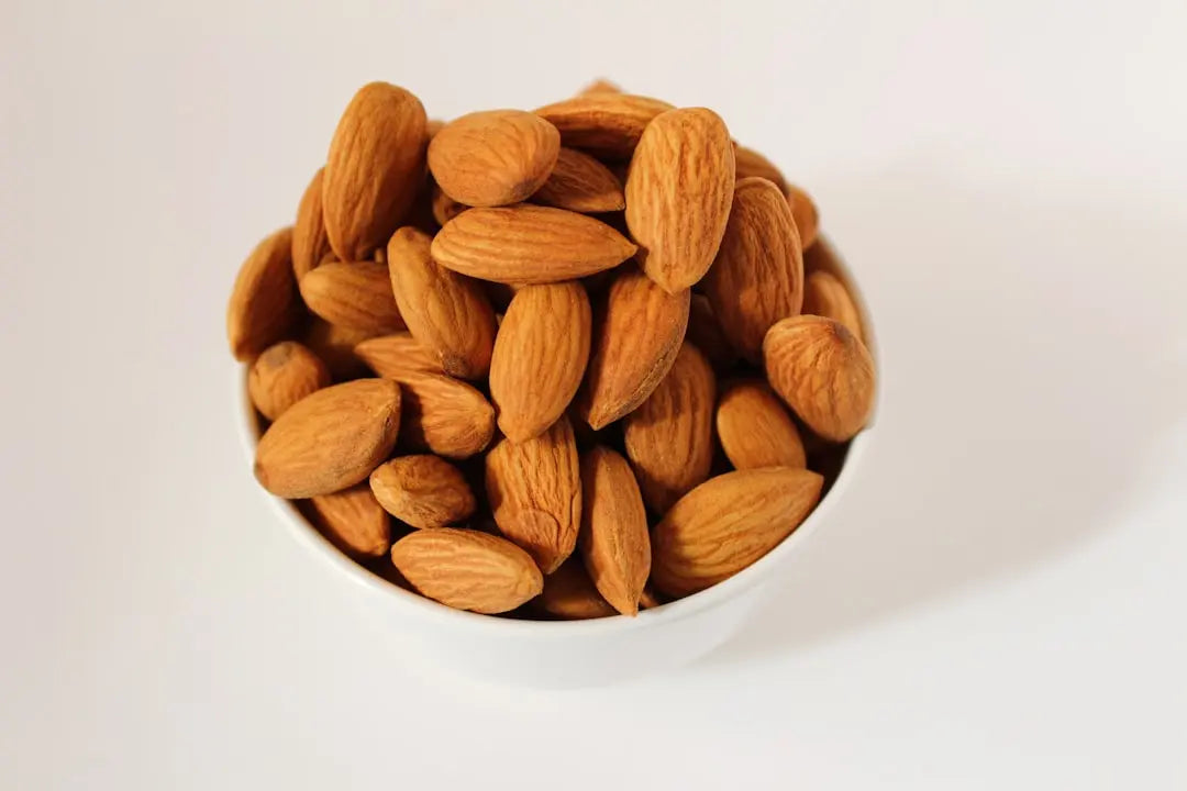 Amandes dans un bol, source naturelle de vitamine E